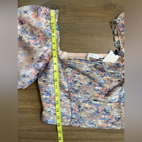 NWT ASTR The Label Floral Lin Puff Sleeve Crop Top Size Medium Pastel Colors - Picture 9 of 12